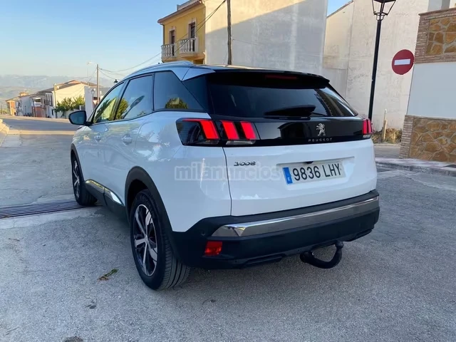 PEUGEOT 8